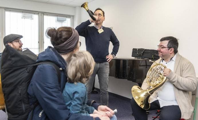 Open Day at the Oberhausen Music School FOR EDITORIAL PURPOSES ONLY EDITORIAL USE ONLY p Dirk Wittfeld, left, and Lachezar Kalposhanov, right, at the Open Day at the Oberhausen Music School on Saturday, April 20, 2024 Oberhausen Copyright OliverxMengedoht Copyright: OliverxMengedoht doc7v325hhibuh4izkaf0u ,EDITORIAL USE ONLY Copyright: OliverxMengedoht