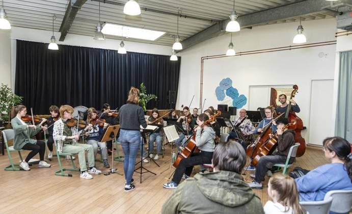 Open Day at the Oberhausen Music School FOR EDITORIAL PURPOSES ONLY EDITORIAL USE ONLY p The orchestra at the Open Day at the Oberhausen Music School on Saturday, April 20, 2024 Oberhausen Copyright OliverxMengedoht Copyright: OliverxMengedoht doc7v325j5kfo1t4batnx2 ,EDITORIAL USE ONLY Copyright: OliverxMengedoht