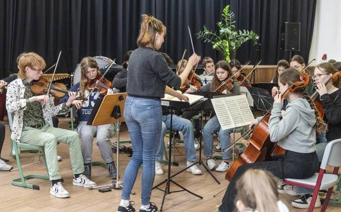 Open Day at the Oberhausen Music School FOR EDITORIAL PURPOSES ONLY EDITORIAL USE ONLY p The orchestra at the Open Day at the Oberhausen Music School on Saturday, April 20, 2024 Oberhausen Copyright OliverxMengedoht Copyright: OliverxMengedoht doc7v325j9tl1vfurliel1 ,EDITORIAL USE ONLY Copyright: OliverxMengedoht