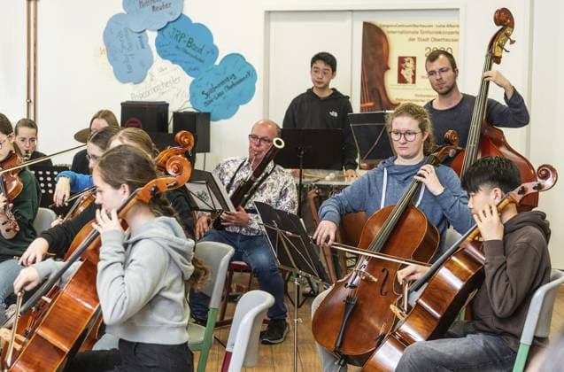 Open Day at the Oberhausen Music School FOR EDITORIAL PURPOSES ONLY EDITORIAL USE ONLY p The orchestra at the Open Day at the Oberhausen Music School on Saturday, April 20, 2024 Oberhausen Copyright OliverxMengedoht Copyright: OliverxMengedoht doc7v325jgxj7d1hgveuf0u ,EDITORIAL USE ONLY Copyright: OliverxMengedoht