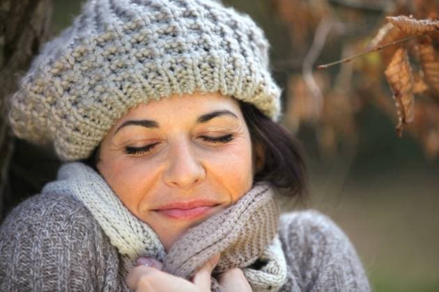 RECORD DATE NOT STATED Portrait of a woman with wool cap ,model released, Symbolfoto