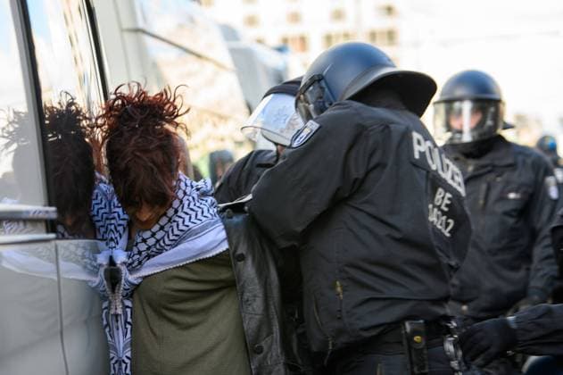 Bilder des Jahres 2024, News 04 April News Themen der Woche KW16 Berlin Demonstration Stop Arming Israel German police arrests a protester during a demonstration to show support to the Palestinians and protest against Germany™s arms shipment to Israel on Saturday, April 20, 2024 in Berlin. Protesters gathered in Potsdamer Platz in Berlin as hundreds of left wing and Palestinian people were gathering to demonstrate under the slogan Stop arming Isreal. No weapons for Israel. Just minutes before the march started several people were arrested due to prohibited chants. Berlin Berlin Germany Copyright: xStefanxFrankx