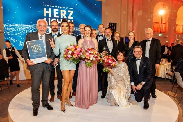 Gala Felix Burda Award Hans Reiner Schröder, Verona Pooth, Susanna Zsoter, Vince Ebert, Elena Uhlig, Carsten Frederik Buchert, and Heinz Spengler at the Felix Burda Award Gala at the Hotel Adlon Kempinskil on 21 04 2024 in Berlin Copyright: xEventpressxKochanx