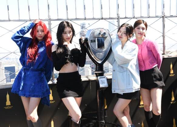 Bilder des Jahres 2024, Entertainment 04 April Entertainment Themen der Woche KW17 Entertainment Bilder des Tages NEW YORK, NY - APRIL 22: K-Pop Superstars ITZY visit the Empire State Building to celebrate the release of their New EP and Second World Tour on April 22, 2024 in New York City. Copyright: xMediaPunchx