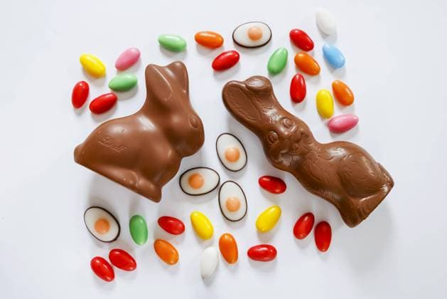 Easter, symbol photo, Easter bunny made of chocolate and colourful Easter eggs, text free space, Germany, Europe *** Easter, symbol photo, Easter Bunny Made of Chocolate and COLOURFUL Easter eggs, Text Free space, Germany, Europe Copyright: imageBROKER ArnulfxHettrich iblhet10442595.jpg