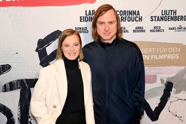 Bilder des Jahres 2024, Entertainment 04 April Entertainment Themen der Woche KW17 Entertainment Bilder des Tages Saskia Rosendahl und Lars Eidinger bei der Premiere des Kinofilms Sterben im Rio Filmpalast. München, 22.04.2024 *** Saskia Rosendahl and Lars Eidinger at the premiere of the movie Sterben im Rio Filmpalast Munich, 22 04 2024 Foto:xR.xHeinex xFuturexImagex sterben_munchen_4408