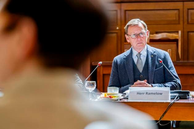 THÜRINGER KABINETT TAGT IN ALTENBURG 23 04 2024 - Altenburg: Das Thüringer Kabinett tagte am 23. April 2024 im Altenburger Landratsamt. Ministerpräsident Bodo Ramelow (DIE LINKE) zu Ende der Sitzung. _________________ *** THURINGIAN CABINET MEETS IN ALTENBURG 23 04 2024 Altenburg The Thuringian Cabinet met on April 23, 2024 in the Altenburg District Office Prime Minister Bodo Ramelow DIE LINKE at the end of the meeting