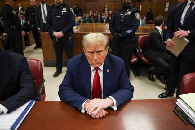 Bilder des Jahres 2024, News 04 April News Themen der Woche KW17 News Bilder des Tages Former President Donald Trump waits for the start of proceedings at Manhattan Criminal Court in New York on Tuesday, April 23, 2024. Trump is facing charges he allegedly falsified business records to cover up a sex scandal during the 2016 campaign. Pool photo by Yuki Iwamura  NYP20240423707 YukixIwamura