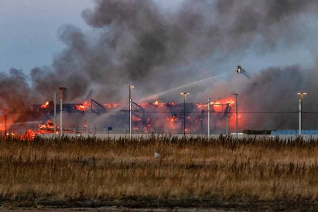 April 22, 2024, Edmonton, Alberta, Canada: A 5 alarm fire destroys a historic WWII air hangar as Edmonton Fire Department protects the site from spreading to additional buildings. The Hangar which was built in 1942 was declared a historical building of significance for its part in the shipment of Equipment, Troops and aircraft for the US Forces on route to Russia. The cause of the fire is currently under investigation and no word yet regarding estimated damages. Edmonton Canada - ZUMAs197 20240422_aaa_s197_309 Copyright: xRonxPalmerx