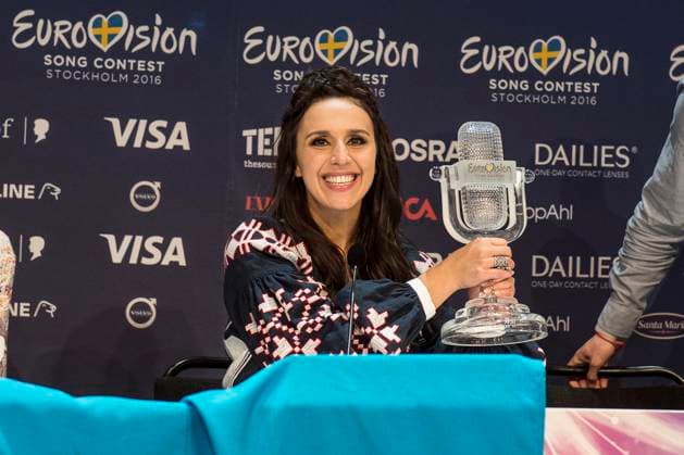 Ukraine gewinnt den 61sten Eurovision Song Contest mit 534 Punkten Stockholm, Schweden. 15. Mai 2016. Die 32-jährige Jamala (Susana Dschamaladinowa) gibt eine Pressekonferenz nachdem sie den 61. Eurovision Song Contest (ESC) mit dem Lied 1944 für die Ukraine gewonnen hat. Stockholm Globe Arena Sweden *** Ukraine wins the 61st Eurovision Song Contest with 534 points Stockholm, Sweden May 15, 2016 32 year old Jamala Susana Jamaladinova gives a press conference after winning the 61st Eurovision Song Contest ESC with the song 1944 for Ukraine Stockholm Globe Arena Sweden