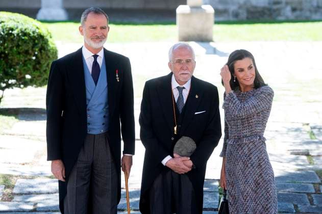 King Felipe VI of Spain, Queen Letizia of Spain and Luis Mateo Diez at the presentation of the Premio Miguel de Cervantes for Literature to Luis Mateo Diez at the Universidad de Alcala Alcala de Henares, 23 04 2024 Foto:xDyDxFotografosx xFuturexImagex cervantes_4429
