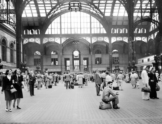 Crowd waiting for trains in main concourse, Pennsylvania Station, New York City, New York, USA, Marjory Collins, U.S. Office of War Information, August 1942  Copyright: xCircaxImagesx ghi-circa12487