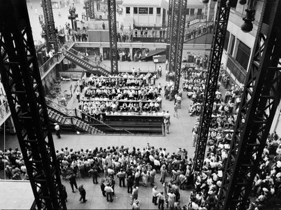 High angle view of U.S. military draftees on their way to trains to induction center, Pennsylvania Station, New York City, New York, USA, Marjory Collins, U.S. Office of War Information, August 1942  Copyright: xCircaxImagesx ghi-circa12527