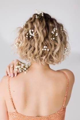 Creative Highlights Symbolbilder Woman with gypsophila flowers in blond curly hair model released, Symbolfoto property released, ONAF00807