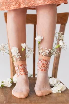 Creative Highlights Symbolbilder Woman s legs with white flowers in socks standing on chair model released, Symbolfoto property released, ONAF00816