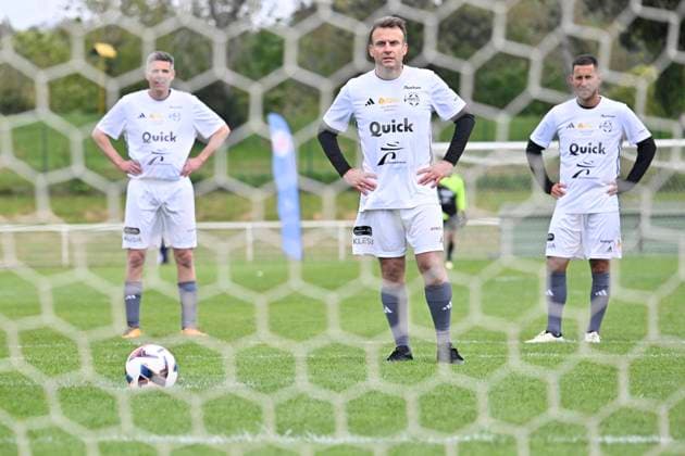 Macron Takes Part In Charity Football Match - Plaisir President Emmanuel Macron (R) scores a penalty kick during the Varietes Club charity football match to benefit children in hospital, in Bernard Giroux stadium, in Plaisir, outside Paris, France on April 24, 2024. Photo by Eric Tschaen Pool ABACAPRESS.COM Plaisir IDF France  Copyright: xTschaenxEric Pool ABACAx
