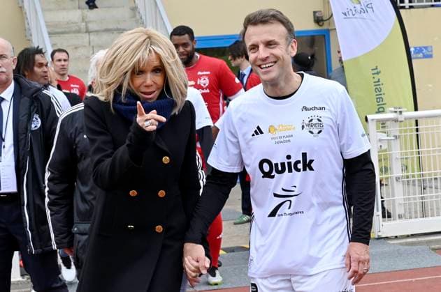 Macron Takes Part In Charity Football Match - Plaisir President Emmanuel Macron walks on the pitch with his wife Brigitte Macron prior to the Varietes Club charity football match to benefit children in hospital, in Bernard Giroux stadium, in Plaisir, outside Paris, France on April 24, 2024. Photo by Eric Tschaen Pool ABACAPRESS.COM Plaisir IDF France  Copyright: xTschaenxEric Pool ABACAx
