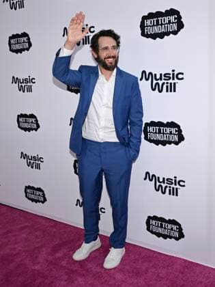 April 24, 2024, Los Angeles, California, USA: Josh Groban attends the 16th Annual Music Will Benefit. Los Angeles USA - ZUMAb173 20240424_aap_b173_043 Copyright: xBillyxBennightx