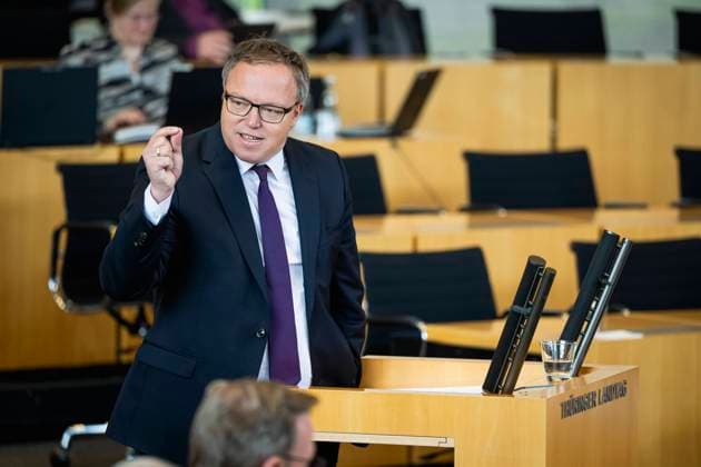 133. PLENARSITZUNG IM THÜRINGER LANDTAG 25 04 2024 - Erfurt: Dr. Mario Voigt (CDU) reagiert auf die Regierungserklärung zum Thüringen-Monitor. Die 133. Plenarsitzung des Thüringer Landtags am 25. April 2024. _________________ *** 133 PLENARY SESSION IN THE THURINGIAN STATE PARLIAMENT 25 04 2024 Erfurt Dr Mario Voigt CDU reacts to the government statement on the Thuringia Monitor The 133 plenary session of the Thuringian State Parliament on 25 April 2024