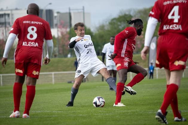 Macron Takes Part In Charity Football Match - Plaisir President Emmanuel Macron during the Varietes Club charity football match to benefit children in hospital, in Bernard Giroux stadium, in Plaisir, outside Paris, France on April 24, 2024. Photo by Eric Tschaen Pool ABACAPRESS.COM Plaisir France  Copyright: xTschaenxEric Pool ABACAx