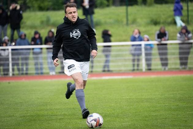Macron Takes Part In Charity Football Match - Plaisir President Emmanuel Macron during the Varietes Club charity football match to benefit children in hospital, in Bernard Giroux stadium, in Plaisir, outside Paris, France on April 24, 2024. Photo by Eric Tschaen Pool ABACAPRESS.COM Plaisir France  Copyright: xTschaenxEric Pool ABACAx