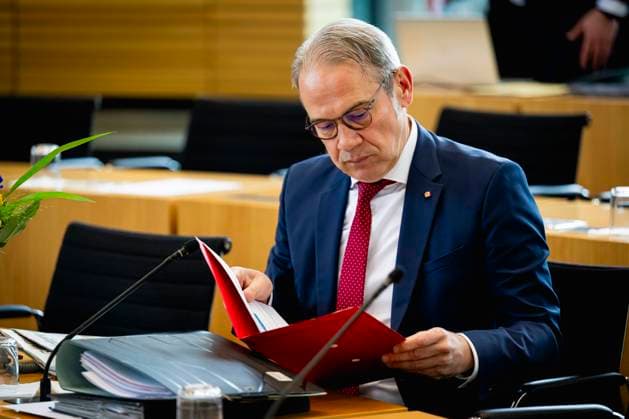 133. PLENARSITZUNG IM THÜRINGER LANDTAG 25 04 2024 - Erfurt: Der Thüringer Minister für Inneres und Kommunales, Georg Maier (SPD). Die 133. Plenarsitzung des Thüringer Landtags am 25. April 2024. _________________ *** 133 PLENARY SESSION IN THE THURINGIAN STATE PARLIAMENT 25 04 2024 Erfurt The Thuringian Minister of the Interior and Local Government, Georg Maier SPD The 133 plenary session of the Thuringian State Parliament on April 25, 2024