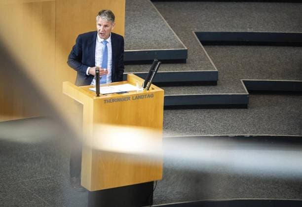 News Themen der Woche KW17 News Bilder des Tages THUERINGER LANDTAG 134. PLENARSITZUNG ** NUR FÜR REDAKTIONELLE ZWECKE ** EDITORIAL USE ONLY **<p>25 04 2024-Erfurt: Thüringer Landtag 7. Wahlperiode 134. Plenarsitzung im Foto: Björn Höcke (AfD-Fraktionsvorsitzender) spricht bei der Debatte zum Thüringen-Monitor. ( Deutschland Thueringen Erfurt Copyright: SaschaxFromm *** THUERINGER LANDTAG 134 PLENARY SESSION FOR EDITORIAL PURPOSES ONLY EDITORIAL USE ONLY p 25 04 2024 Erfurt Thüringer Landtag 7 Wahlperiode 134 Plenarsitzung im Foto Björn Höcke AfD Fraktionsvorsitzender spricht bei der Debatte zum Thüringen Monitor Deutschland Thueringen Erfurt Copyright SaschaxFromm Copyright: SaschaxFromm doc7v5i6z9t02g735qpiu4 ,EDITORIAL USE ONLY