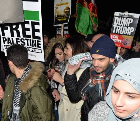 Model Bella Hadid joins an anti-Trump protest in London 172643, Model Bella Hadid joins an anti-Trump protest in London. London, United Kingdom - Friday December 8, 2017.,  Copyright: xPalacexLee,xPacificCoastNewsx xAvalonx 0533282809