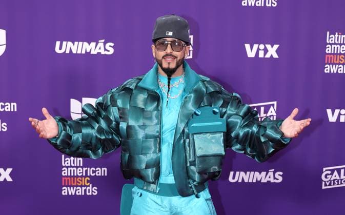 Puerto Rican singer Yandel poses on the red carpet at the ninth edition of the Latin American Music Awards held this Thursday at the MGM Grand. Garden Arena in Las Vegas, Nevada, USA, 25 April 2024. Red carpet of the Latin American Music Awards !ACHTUNG: NUR REDAKTIONELLE NUTZUNG!  Copyright: xRondaxChurchillx USA4483 20240426-55013425413_1