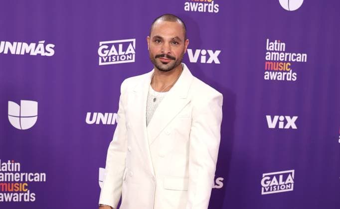 Canadian Actor Michael Mando poses on the red carpet at the ninth edition of the Latin American Music Awards held this Thursday at the MGM Grand. Garden Arena in Las Vegas, Nevada, USA, 25 April 2024. Red carpet of the Latin American Music Awards !ACHTUNG: NUR REDAKTIONELLE NUTZUNG!  Copyright: xRondaxChurchillx USA4552 20240426-55013425423_1