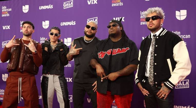 (L-R) Justin Quiles, Lenny Tavárez, Dímelo Flow, Sech, and Dalex of The Academy arrive for the 2024 Latin American Music Awards at the Grand Garden Arena at MGM Resort and Casino in Las Vegas, Nevada on Thursday, April 25, 2024.  LAV20240425130 JAMESxATOA