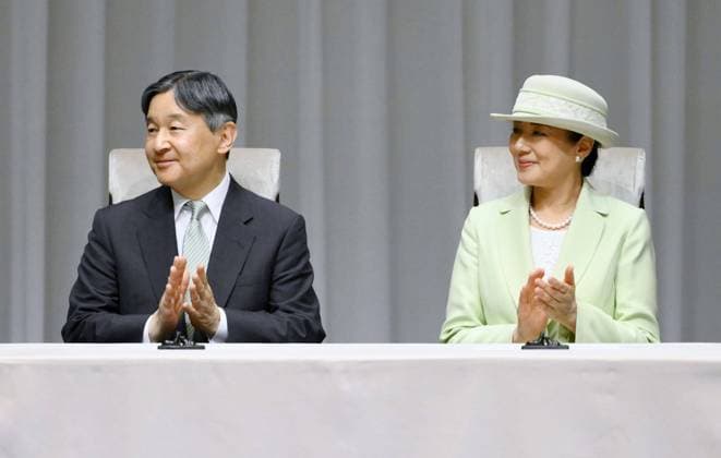 Entertainment Themen der Woche KW17 Entertainment Bilder des Tages Japan s emperor at award ceremony Japanese Emperor Naruhito and Empress Masako attend an award ceremony in Tokyo on April 26, 2024, held for people who have contributed to the promotion of greenery and forestry.  A14AA0002755331P