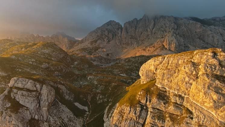 Sunset mountains and dramatic clouds Aerial view of spectacular sunset on the mountain valley. Beautiful view in Durmitor National Park, Montenegro, Europe Copyright: xZoonar.com MikhailxKokhanchikovx 21443091