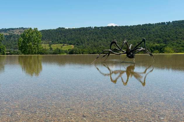 View of the Crouching Spider by Louise Bourgeois at the Tadao Ando Art Centre, Chateau la Coste near Aix-en-Provence in the Provence, France. View of the Crouching Spider by Louise Bourgeois at the Tadao Ando Art Centre, Chateau la Coste near Aix-en-Provence in the Provence, France.,  Copyright: xWolfgangxKaehlerx xAvalonx 0533975911