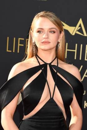 HOLLYWOOD, CA - APRIL 27: Joey King at the 49th AFI Life Achievement Award Tribute to Nicole Kidman at The Dolby Theater inHollywood,California on April 27, 2024. Copyright: xJeffreyxMayerx