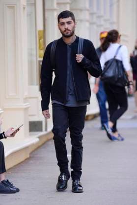 Zayn Malik Zayn Malik wears a luxury backpack from Louis Vuitton in SOHO NYC Photograph: PacificCoastNews. Los Angeles Office (PCN): +1 310.822.0419 UK Office (Avalon): +44 (0) 20 7421 6000 sales@pacificcoastnews.com,  Copyright: xPacificCoastNewsx xAvalonx 0534152285
