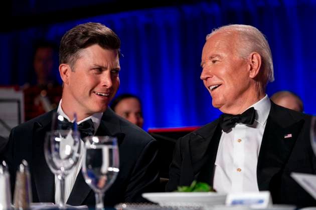 Bilder des Jahres 2024, Entertainment 04 April Entertainment Themen der Woche KW17 Entertainment Bilder des Tages April 27, 2024, Washington, District Of Columbia, USA: United States President Joe Biden speaks with Comedian Colin Jost during the White House Correspondents Dinner at the Washington Hilton in Washington, DC on Saturday, April 27, 2024 Washington USA - ZUMAs152 20240427_faa_s152_041 Copyright: xBonniexCashx-xPoolxviaxCNPx