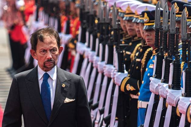 April 29, 2024, Bangkok, Thailand: Sultan of Brunei Hassanal Bolkiah, inspects the guard of honor during a welcoming ceremony at Government House. Sultan of Brunei Hassanal Bolkiah and Prince Abdul Mateen are on a two-days official visit to Thailand that aim to strengthen the two nations especially in investment, halal industry, and tourism. Bangkok Thailand - ZUMAs197 20240429_aaa_s197_011 Copyright: xPeeraponxBoonyakiatx