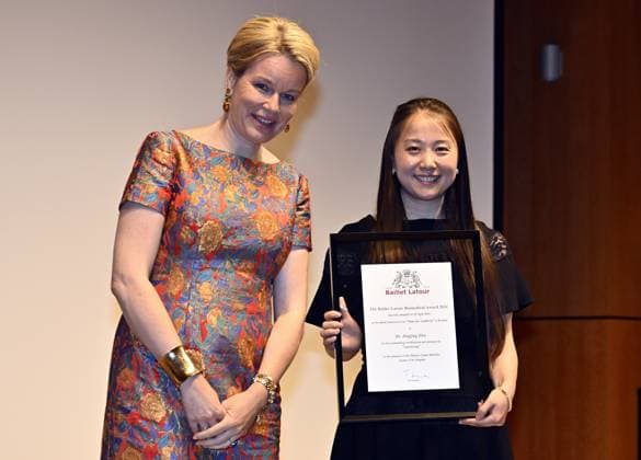 Entertainment Themen der Woche KW18 Entertainment Bilder des Tages Queen Mathilde of Belgium and Dr Jingjing Zhu pictured during the ceremony for the 50th anniversary of the Baillet Latour foundation and award ceremony of the Baillet Latour Biomedical Award, in Brussels, Monday 29 April 2024. The Baillet Latour Biomedical Award has been awarded annually since 2022 to promising young researchers in Belgium in the field of biomedical sciences.  ERICxLALMAND 91820023