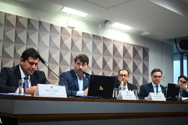 BRASÍLIA, DF - 29.04.2024: CPI DAS APOSTAS ESPORTIVAS - This Monday (29) the CPI for the Manipulation of Games and Sports Betting hears the testimony of CPF representatives Eduardo Gussem, CBF Integrity Officer and Julio Avellar CBF Competitions Director. x2530328x  TonxMolina