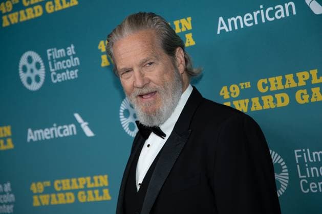 Jeff Bridges arrives on the red carpet at the 49th Chaplin Award Honoring Jeff Bridges at Lincoln Center on April 29, 2024 in New York City.  NYP20240429723 SerenaxXuxNing