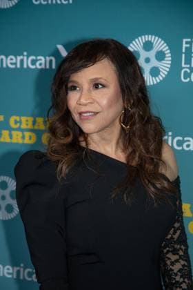 Rosie Perez arrives on the red carpet at the 49th Chaplin Award Honoring Jeff Bridges at Lincoln Center on April 29, 2024 in New York City.  NYP20240429711 SerenaxXuxNing