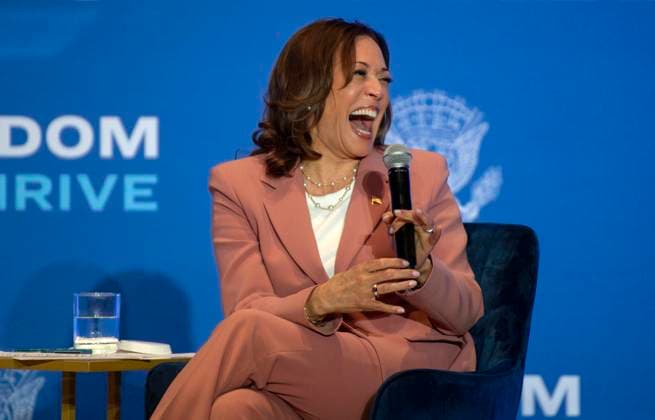 News Themen der Woche KW18 Bilder des Jahres 2024, News 04 April April 29, 2024 - Atlanta, Georgia, USA - Vice President KAMALA HARRIS, kicks off her multi-state Nationwide Economic Opportunity Tour with a sit-down discussion at the Georgia International Convention Center. She highlighted how the Biden-Harris Administration has taken steps to advance economic opportunity by increasing access to capital, investing in small businesses, addressing housing costs, forgiving student loans ande medical debt, investing in infrastructure, and championing policies that put money in people s pockets and build wealth. Atlanta USA - ZUMAce6_ 20240429_zaf_ce6_034 Copyright: xBrianxCahnx