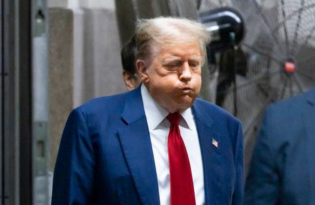 News Themen der Woche KW18 News Bilder des Tages Former President Donald Trump returns to the courtroom after a recess in his criminal trial at Manhattan Criminal Court in New York on Tuesday, April 30, 2024. Trump s trial is entering it s third week on charges he allegedly falsified business records to cover up a sex scandal during the 2016 presidential campaign. Pool photo by Justin Lane  NYP20240430747 JustinxLane