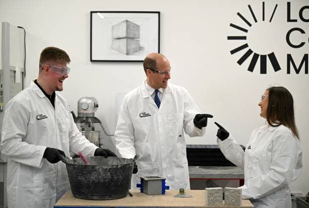 Entertainment Themen der Woche KW18 Entertainment Bilder des Tages Prince William visits Low Carbon Materials The Prince of Wales visits Low Carbon Materials to learn more about how they are working to create low-carbon construction material alternatives, in Seaham, County Durham, UK, on the 30th April 2024. Picture by Oli Scarff WPA-Pool Seaham Low Carbon Materials County Durham United Kingdom  WHA-0745