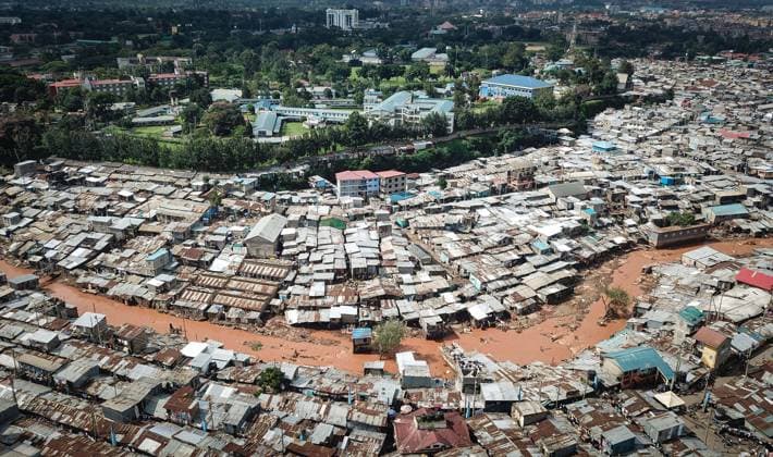Bilder des Jahres 2024, News 04 April News Bilder des Tages (240430) -- NAIROBI, April 30, 2024 -- Aerial photo taken on April 30, 2024 shows a flood-affected area in the Mathare slums in Nairobi, Kenya. Heavy rains pounding several parts of Kenya and devastating flash floods have left 169 people dead, a government official said. ) KENYA-NAIROBI-FLOODS HanxXu 