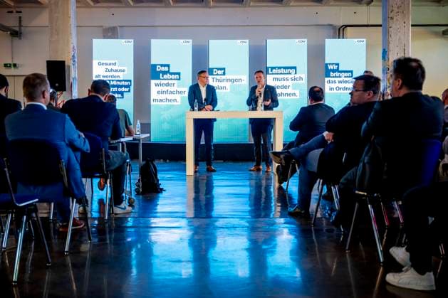 CDU THÜRINGEN STELLT PROGRAMM ZUR LANDTAGSWAHL 2024 VOR 02 05 2024 - Erfurt: Dr. Mario Voigt (CDU) und Andreas Bühl (CDU) auf der Pressekonferenz zur Vorstellung des Programms der CDU Thüringen zur Landtagswahl 2024 am 2. Mai 2024 im Kontor in Erfurt. _________________ *** CDU THURINGIA PRESENTS PROGRAM FOR THE 2024 STATE ELECTION 02 05 2024 Erfurt Dr Mario Voigt CDU and Andreas Bühl CDU at the press conference to present the CDU Thuringia program for the 2024 state election on 2 May 2024 at the Kontor in Erfurt
