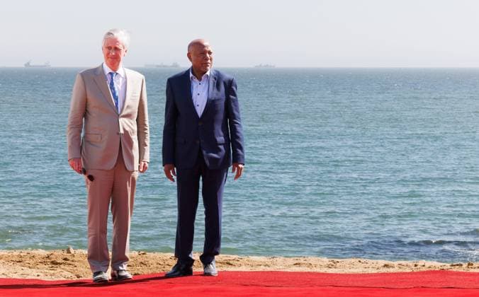 Bilder des Jahres 2024, News 05 Mai News Themen der Woche KW18 King Philippe - Filip of Belgium and Namibian President Nangolo Mbumba pictured during a visit to Namport, Walvis Bay the gateway for Namibia s green industrialization strategy, in the Nortport tent in Walvis Bay, part of an official visit of the Belgian King to Namibia, on Thursday 02 May 2024.  BENOITxDOPPAGNE 91954912