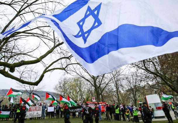 May 2, 2024, Montreal, Quebec, Canada: On Day 6 of McGill encampment, pro-Palestinian and pro-Israel protesters face off. Police in riot gear have lined up at campus entrance, keeping both groups separate. Montreal Canada - ZUMAs278 20240502_zip_s278_013 Copyright: xSerkanxSenturkx