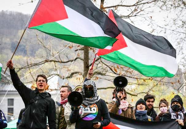 May 2, 2024, Montreal, Quebec, Canada: Two opposing protests faced off outside McGill University in downtown Montreal Thursday afternoon, where a pro-Palestinian encampment set up on Saturday remains in place.The students in the encampment are demanding McGill divest from companies with business ties to Israel. Montreal Canada - ZUMAs278 20240502_zip_s278_023 Copyright: xSerkanxSenturkx